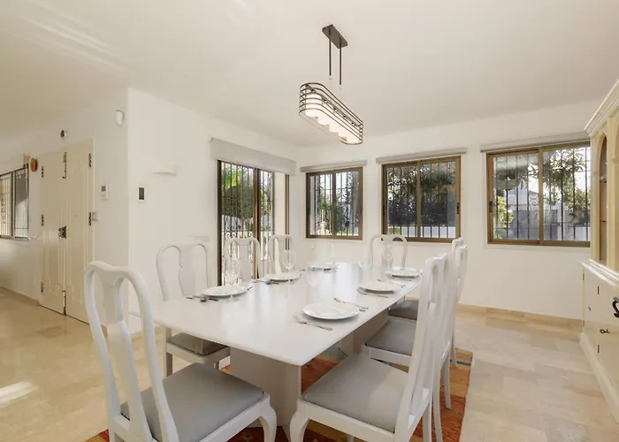 Spacious House With Pool, Garden And Solarium In Chapas, *