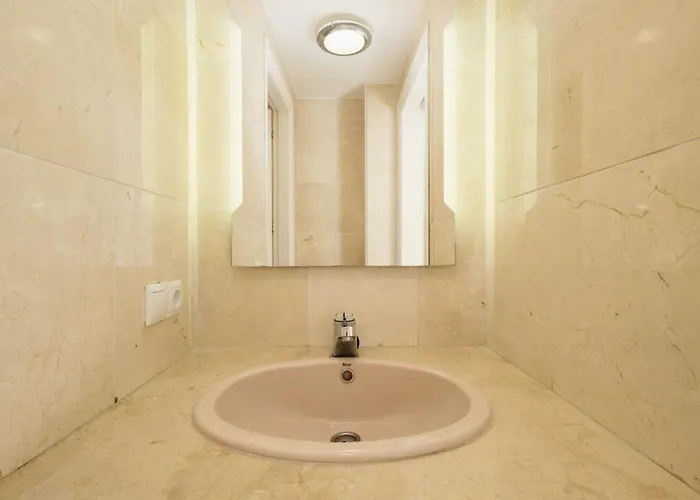Villa Spacious House With Pool, Garden And Solarium In Chapas, Marbella