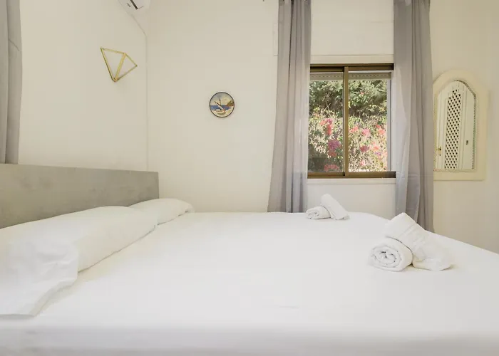 Spacious House With Pool, Garden And Solarium In Chapas,